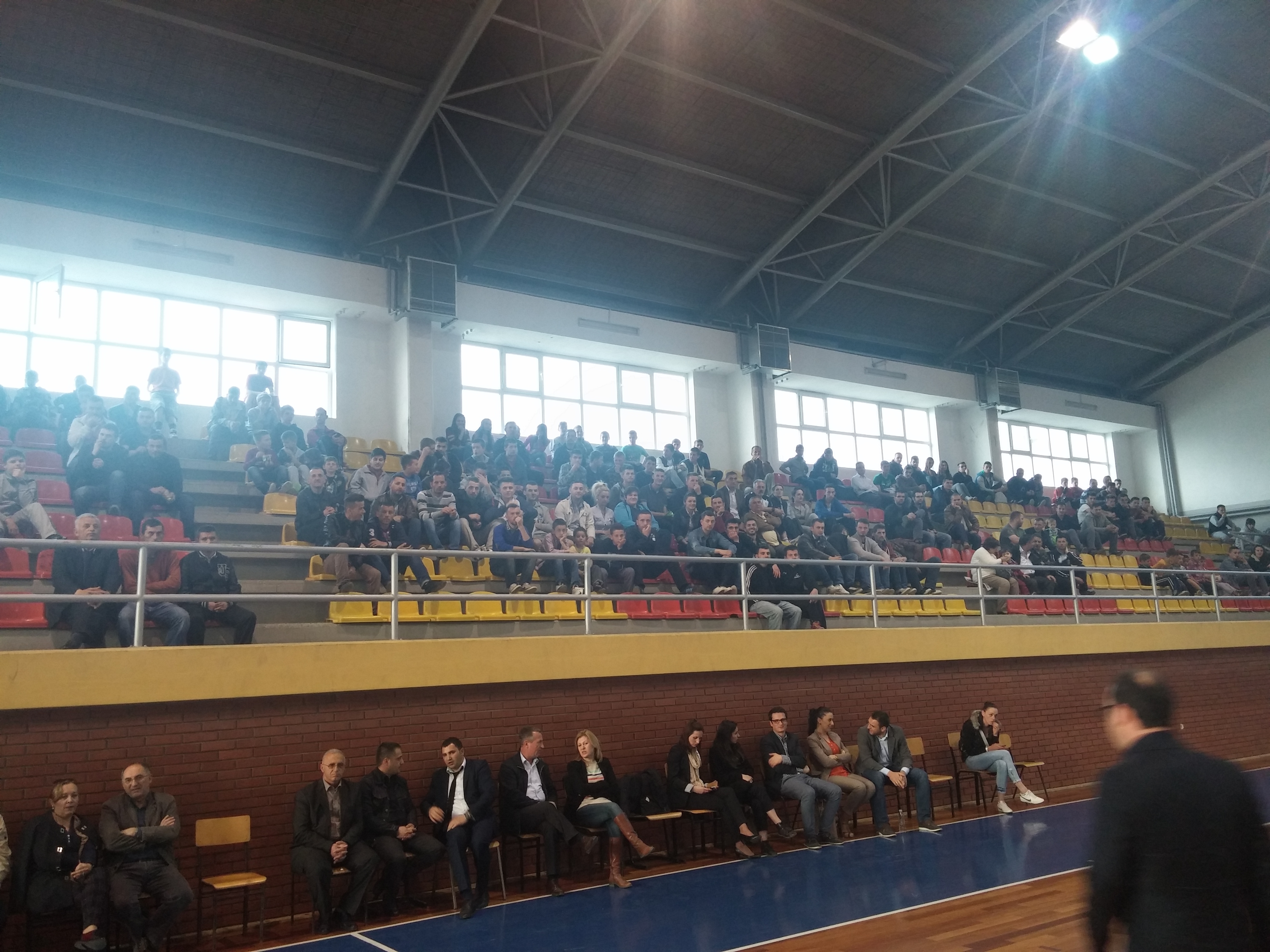 U mbajt ndeshja revyale "Isuf Lumi". 