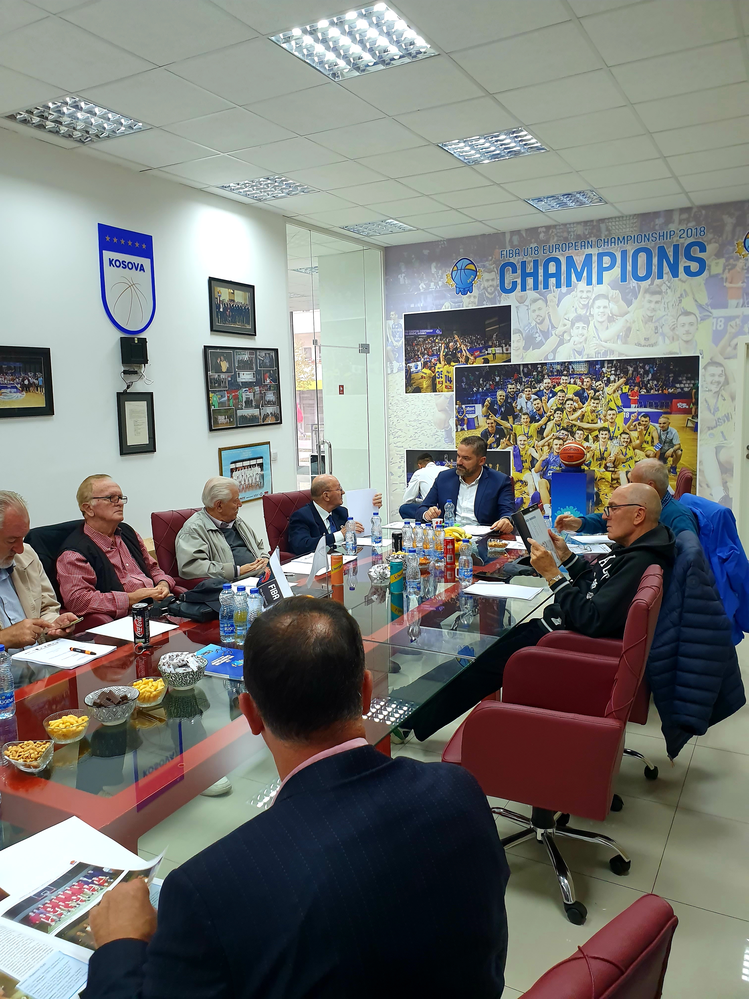 Fetahu takon veteranët e basketbollit, temë kryesore prezantimi i formimit të Qendrës Kombëtare të Basketbollit