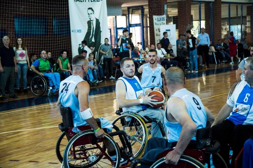 U mbajt turneu memorial i basketbollit me karroca “Halit Ferizi”, triumfoi ekipi i Dritës nga Gjilani 