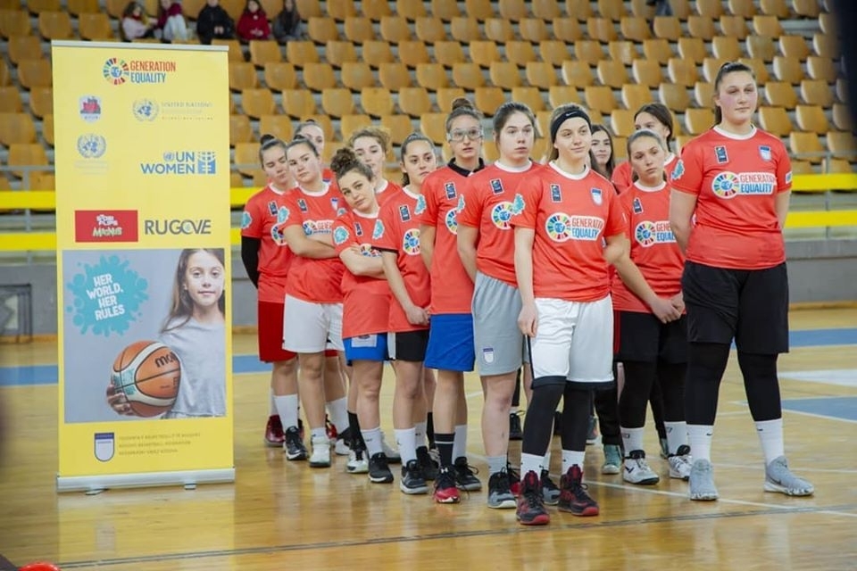 Programi “Her World, Her Rules” vazhdon në shtëpi, FIBA lavdëron Kosovën