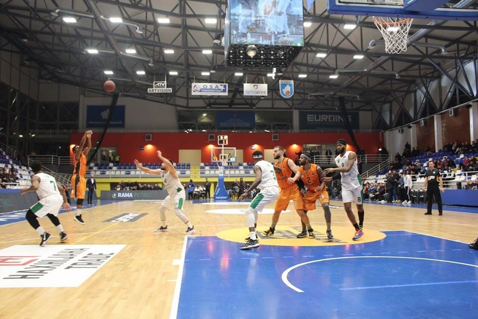 Bashkimi e mposhtë Niklin, kualifikohet në gjysmëfinale