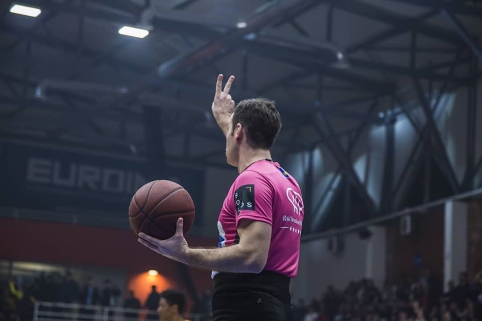 FIBA u dërgon planin gjyqtarëve të basketbollit për ushtrime nga shtëpia