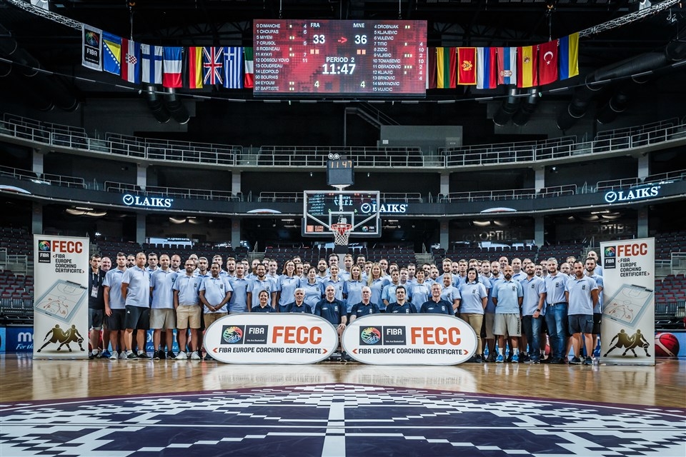 FIBA inkurajon trajnerët anekënd botës të shfrytëzojnë platformat e saj për zhvillimin dhe edukimin e trajnerëve