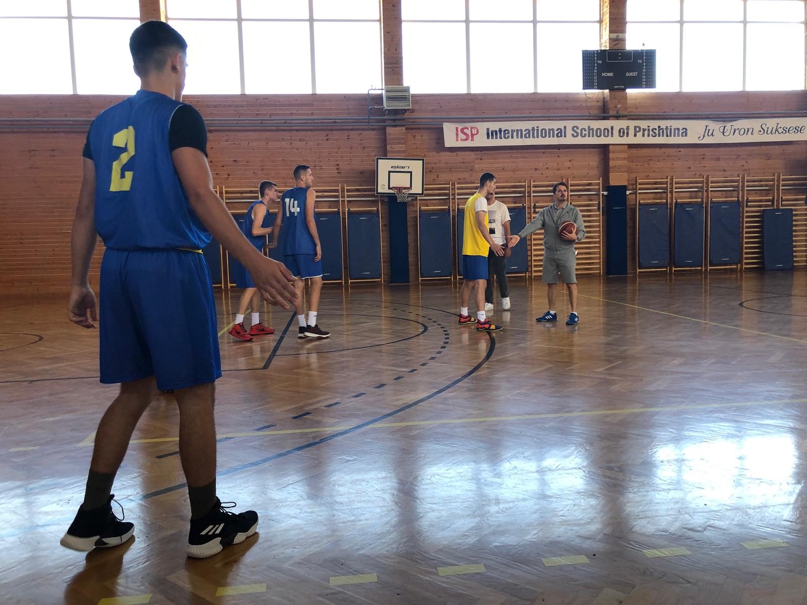 Ahmet Caki ligjëron para trajnerëve kosovarë 