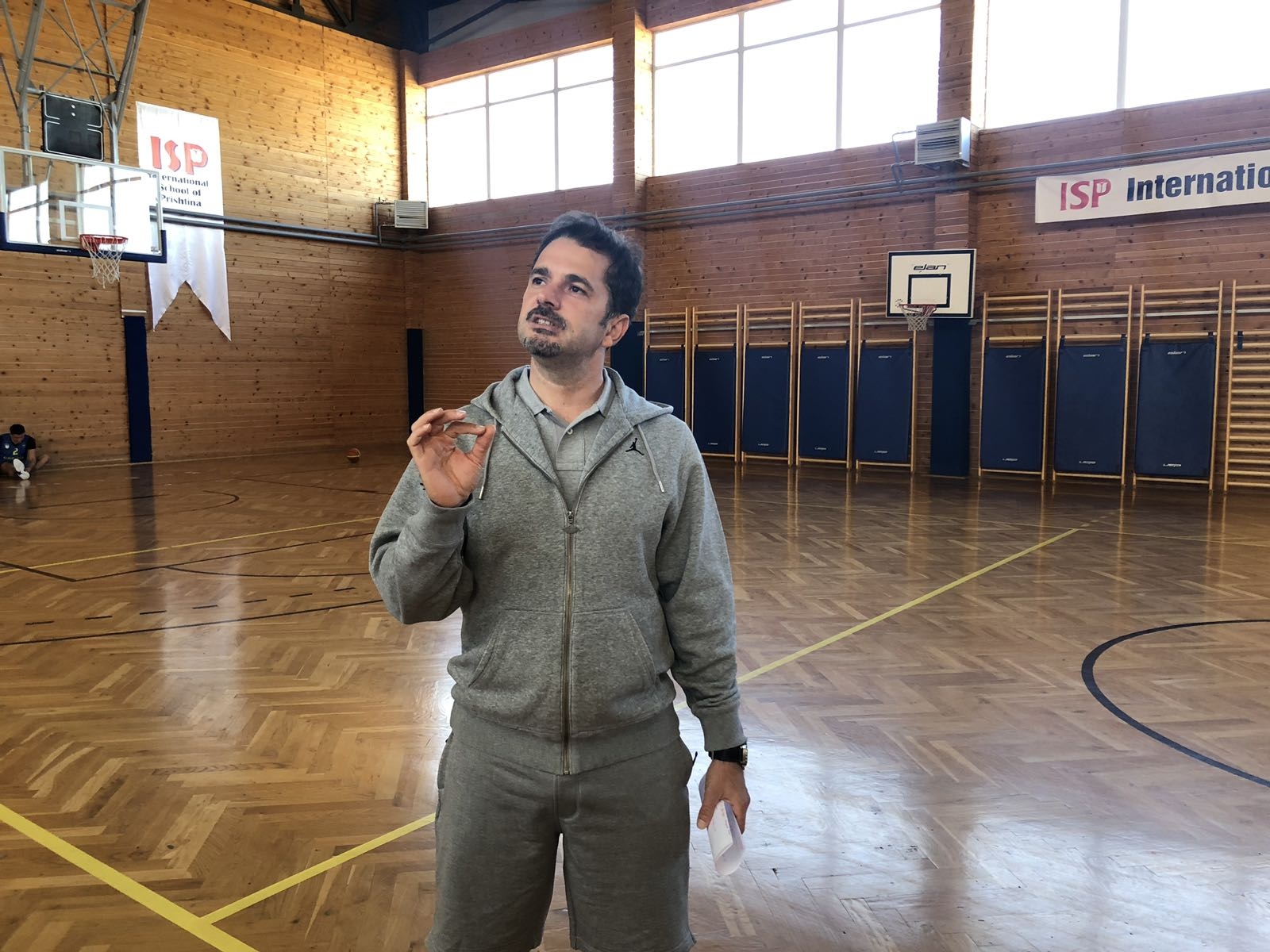 Ahmet Caki ligjëron para trajnerëve kosovarë 