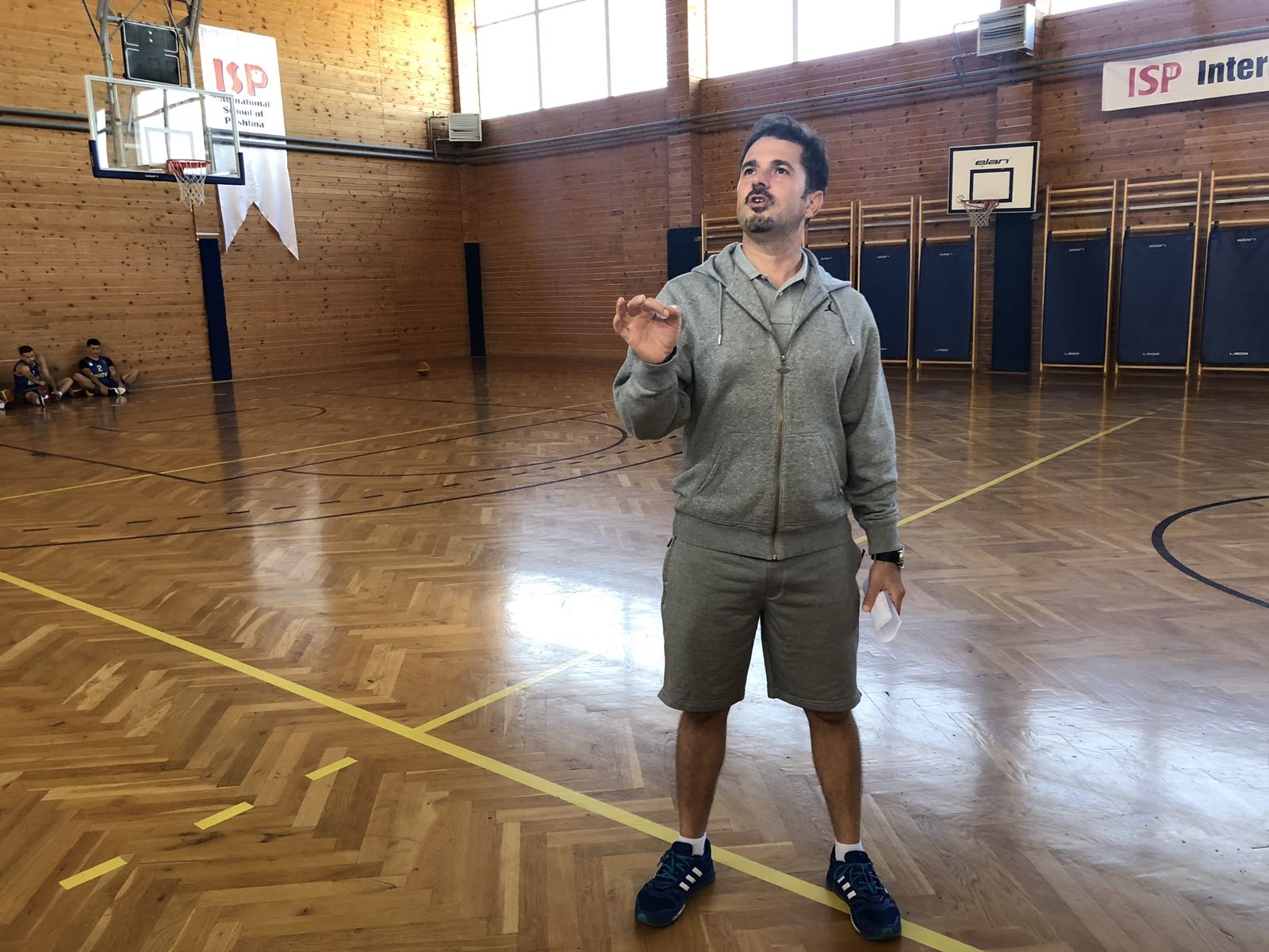 Ahmet Caki ligjëron para trajnerëve kosovarë 