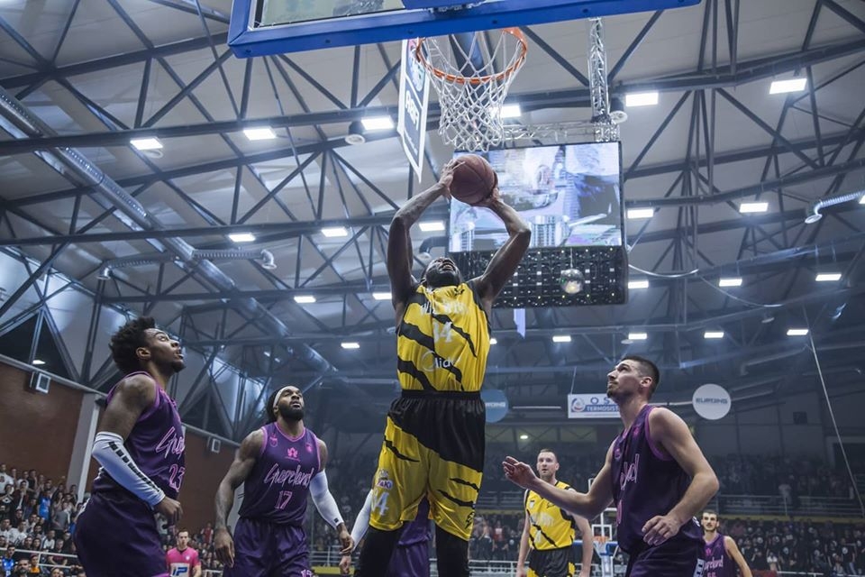 Spektakël i basketbollit në Rahovec, Peja në finale 