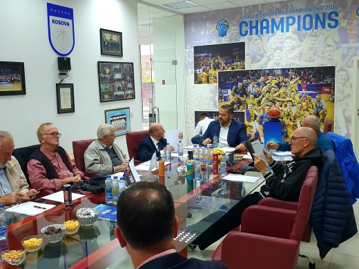 Fetahu takon veteranët e basketbollit, temë kryesore prezantimi i formimit të Qendrës Kombëtare të Basketbollit