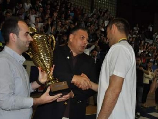 Sigal Prishtina receives the trophy