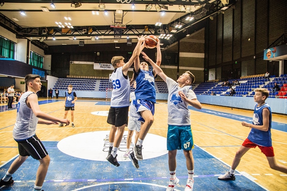 Federata e Basketbollit të Kosovës, donacion për klubet e Stobi Flips Ligës U14 Lindje dhe Përendim